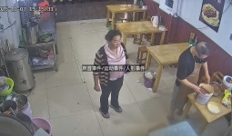 麻烦大家都看一下，认不认识这个老太婆