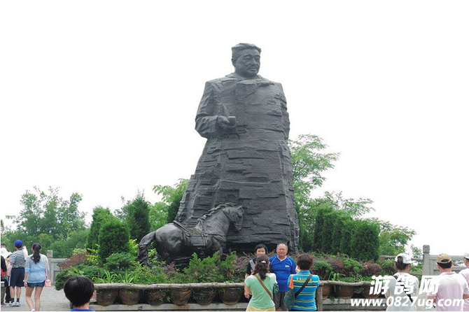 铜像.png