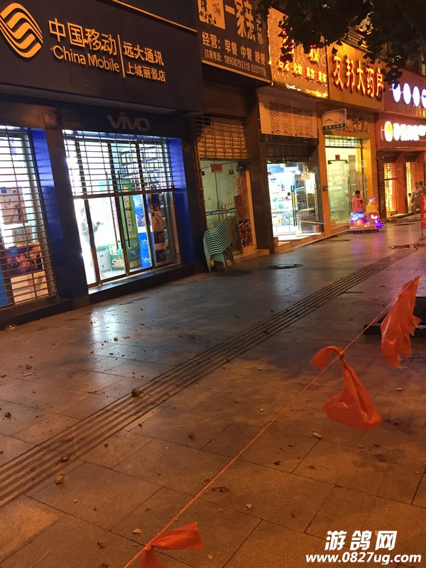 上城丽景远大通讯店脱落瓷砖